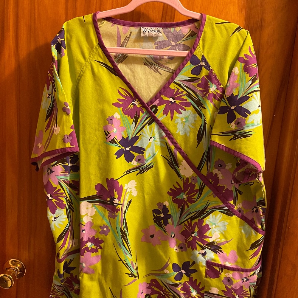 Woman’s Scrub Top